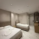 Hotel Azure Waves *
