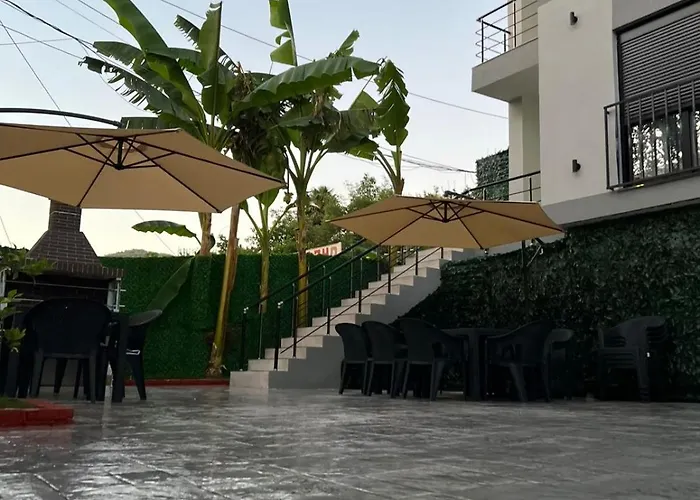 Azure Waves Отель Влёра