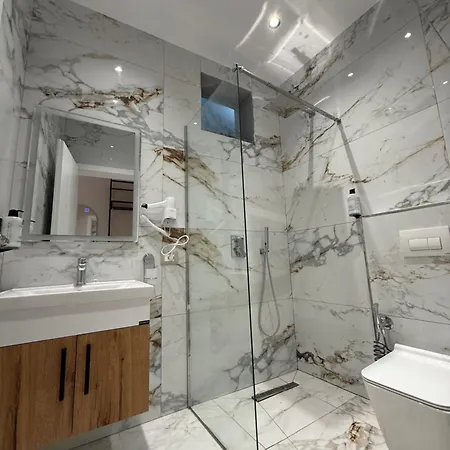 Azure Waves ホテル Vlorë